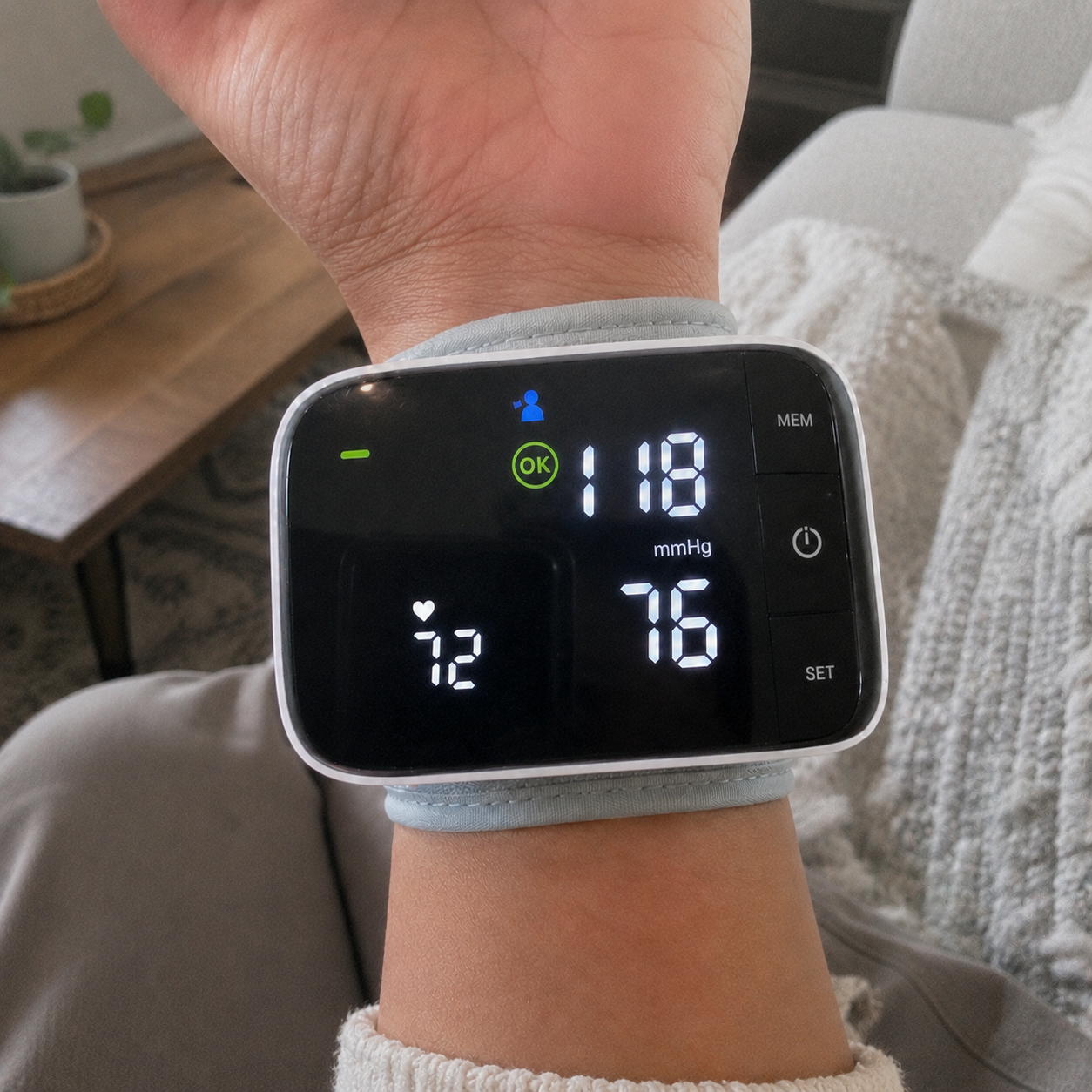 Customer 1 blood pressure reading after: 118/76 · 72 bpm